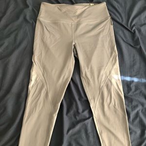 Victoria’s Secret Knockout Capri Leggings